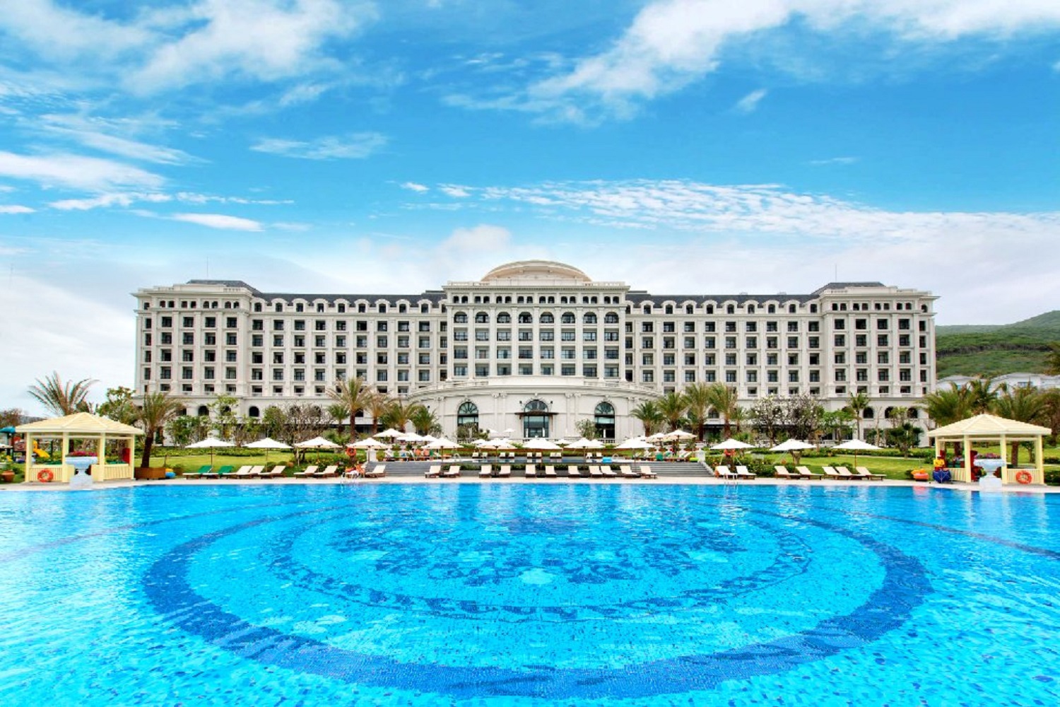 Vinpearl Discovery Rockside Nha Trang (Discovery 1) & VinWonders Nha Trang